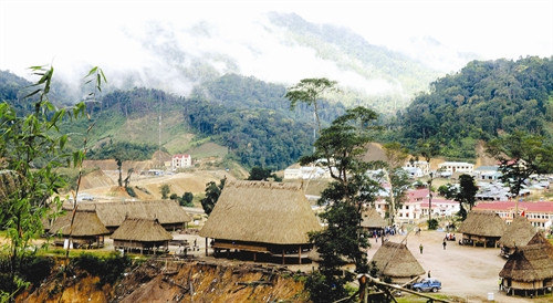 Làng truyền thống của người Cơ-tu ở huyện Tây Giang