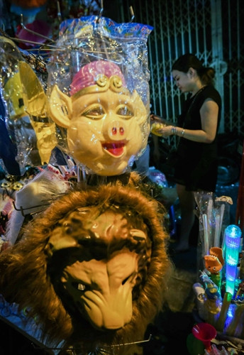 Những chiếc mặt nạ do nước ngoài sản xuất