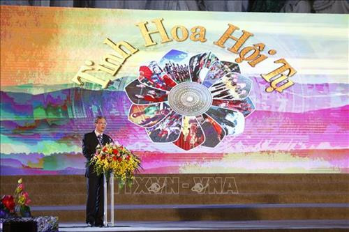 Ông Phạm Minh Huấn, Chủ tịch UBND tỉnh Tuyên Quang phát biểu chào mừng tại liên hoan. Ảnh: Nam Sương - TTXVN Ông Phạm Minh Huấn, Chủ tịch UBND tỉnh Tuyên Quang phát biểu chào mừng tại liên hoan. Ảnh: Nam Sương - TTXVN