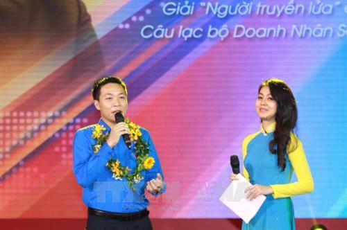 Anh Hồ Đức Hoàn, Thanh niên tiêu biểu làm theo lời Bác 2018 giao lưu tại lễ tuyên dương. Ảnh: Thanh Vũ-TTXVN Anh Hồ Đức Hoàn, Thanh niên tiêu biểu làm theo lời Bác 2018 giao lưu tại lễ tuyên dương. Ảnh: Thanh Vũ-TTXVN