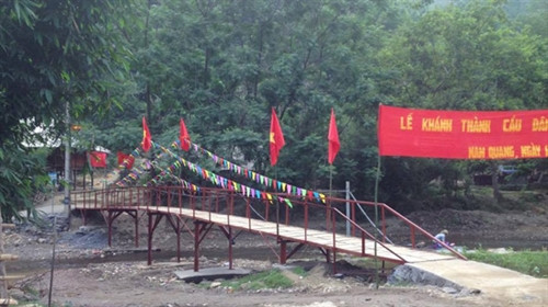 Nữ Phó Chủ tịch xã Nam Quang hết lòng vì dân ảnh 1