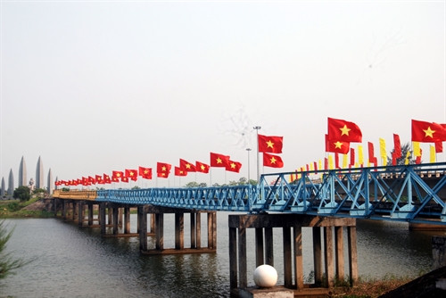 Di tích cầu Hiền Lương. Ảnh: Thanh Thủy-TTXVN