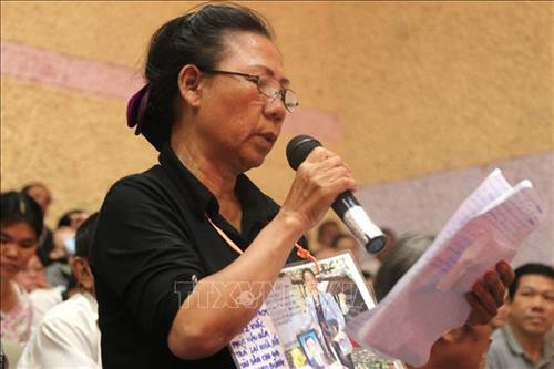 Cử tri phản ánh về sai phạm tại dự án Khu đô thị mới Thủ Thiêm. Ảnh: Trần Xuân Tình - TTXVN Cử tri phản ánh về sai phạm tại dự án Khu đô thị mới Thủ Thiêm. Ảnh: Trần Xuân Tình - TTXVN