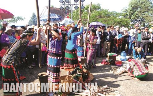 Người Mạ ở xã Đắk Nia tích cực tham gia các hoạt động văn hóa do địa phương tổ chức. Ảnh: Y Krăk Người Mạ ở xã Đắk Nia tích cực tham gia các hoạt động văn hóa do địa phương tổ chức. Ảnh: Y Krăk