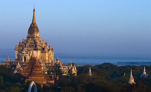 Gawdawpalin Pahto là một đền thờ Phật giáo có từ thế kỷ 12 ở Bagan, Myanmar. Nó từng bị phá hủy nặng nề trong vụ động đất 1975 và được xây dựng lại trong nhiều năm sau đó.