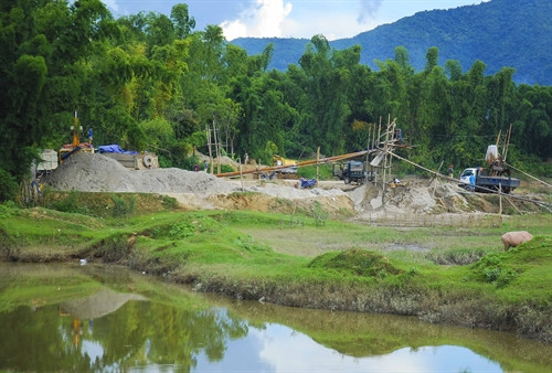 Điểm khai thác cát trái phép tại xã Noong Hẹt.