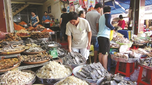 Cá khô bổi được bày bán rất nhiều tại các chợ ở Cà Mau