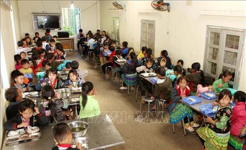 Bữa ăn bán trú của học sinh. Ảnh: Việt Hoàng - TTXVN Bữa ăn bán trú của học sinh. Ảnh: Việt Hoàng - TTXVN