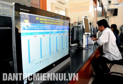 Bảng đồ đo lường kết quả đánh giá hài lòng về sự phục vụ của cơ quan hành chính nhà nước bằng hệ thống máy tính tự động tại UBND Quận Bình Thạnh, TP.HCM. Ảnh: An Hiếu