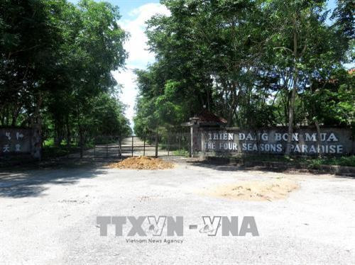 Khu du lịch này thường xuyên trong tình trạng “cửa đóng then cài”. Ảnh: Phước Ngọc-TTXVN Khu du lịch này thường xuyên trong tình trạng “cửa đóng then cài”. Ảnh: Phước Ngọc-TTXVN