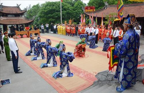 Đội tế xã Chu Hóa, huyện Lâm Thao (Phú Thọ) thực hành nghi lễ Tế tổ tại Lễ giỗ Đức Quốc Tổ Lạc Long Quân. Ảnh: Trung Kiên - TTXVN Đội tế xã Chu Hóa, huyện Lâm Thao (Phú Thọ) thực hành nghi lễ Tế tổ tại Lễ giỗ Đức Quốc Tổ Lạc Long Quân. Ảnh: Trung Kiên - TTXVN
