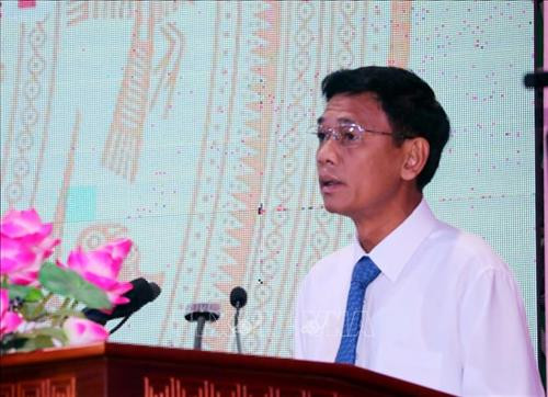 Đồng chí Lâm Văn Mẫn, Ủy viên Dự khuyết BCH Trung ương, Phó Bí thư Tỉnh ủy Sóc Trăng phát biểu tại Lễ kỷ niệm 90 năm Ngày thành lập Đảng Cộng sản Việt Nam. Ảnh: Trung Hiếu - TTXVN Đồng chí Lâm Văn Mẫn, Ủy viên Dự khuyết BCH Trung ương, Phó Bí thư Tỉnh ủy Sóc Trăng phát biểu tại Lễ kỷ niệm 90 năm Ngày thành lập Đảng Cộng sản Việt Nam. Ảnh: Trung Hiếu - TTXVN