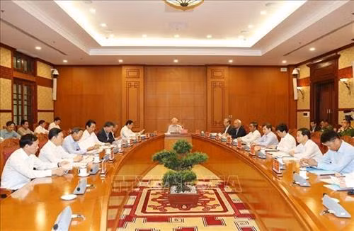 Ngày 18/11/2019, Tổng Bí thư, Chủ tịch nước Nguyễn Phú Trọng chủ trì họp Thường trực Ban Chỉ đạo Trung ương về phòng, chống tham nhũng, yêu cầu bổ sung 02 vụ án vào diện Ban Chỉ đạo theo dõi, chỉ đạo, gồm: Vụ án “Buôn lậu, Vi phạm quy định về kế toán gây hậu quả nghiêm trọng, Rửa tiền” xảy ra tại Công ty trách nhiệm hữu hạn Giải pháp và Dịch vụ kỹ thuật Nhật Cường, Công ty trách nhiệm hữu hạn Giải pháp phần mềm Nhật Cường và các đơn vị có liên quan và Vụ án “Vi phạm quy định về đầu tư công trình xây dựng gây hậu quả nghiêm trọng” xảy ra tại Dự án đường cao tốc Đà Nẵng - Quảng Ngãi. Ảnh: TTXVN