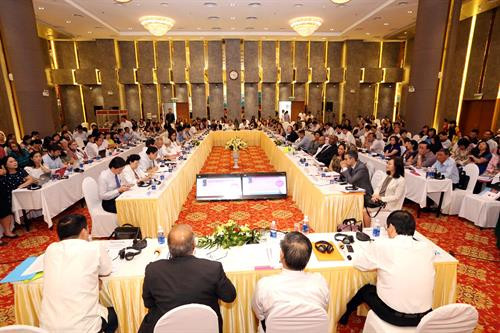 Toàn cảnh Hội thảo với hơn 200 đại biểu tham vần đề án quốc gia phát triển trẻ thơ toàn diện. Ảnh: Anh Tuấn - TTXVN Toàn cảnh Hội thảo với hơn 200 đại biểu tham vần đề án quốc gia phát triển trẻ thơ toàn diện. Ảnh: Anh Tuấn - TTXVN