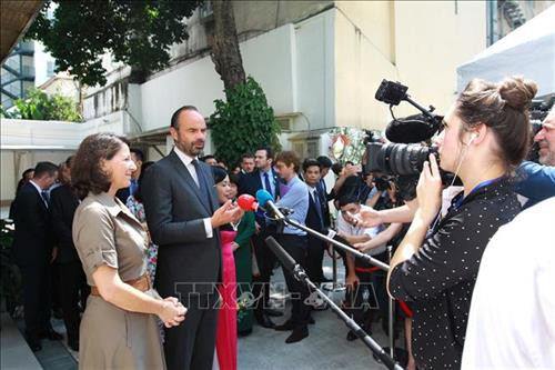 Thủ tướng Pháp Édouard Philippe trao đổi với báo chí Việt Nam và quốc tế tại lễ khai trương Trung tâm Y tế Pháp tại Thành phố Hồ Chí Minh. Ảnh: Thanh Vũ - TTXVN Thủ tướng Pháp Édouard Philippe trao đổi với báo chí Việt Nam và quốc tế tại lễ khai trương Trung tâm Y tế Pháp tại Thành phố Hồ Chí Minh. Ảnh: Thanh Vũ - TTXVN
