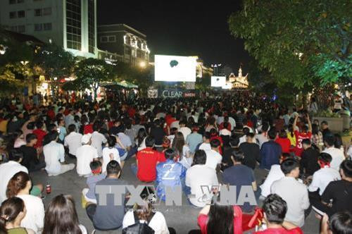 Người hâm mộ xem trận tứ kết Olympic Việt Nam - Olympic Syria. Ảnh: Hoàng Hải-TTXVN