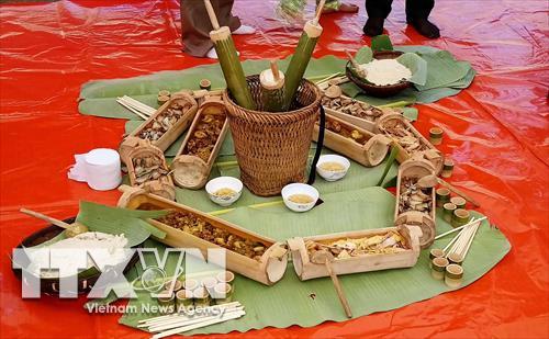 Các món ăn mang bản sắc dân tộc Mông được trưng bày, giới thiệu tại ngày hội tại huyện Bảo Lâm - Cao Bằng. Ảnh: Quốc Đạt - TTXVN Các món ăn mang bản sắc dân tộc Mông được trưng bày, giới thiệu tại ngày hội tại huyện Bảo Lâm - Cao Bằng. Ảnh: Quốc Đạt - TTXVN