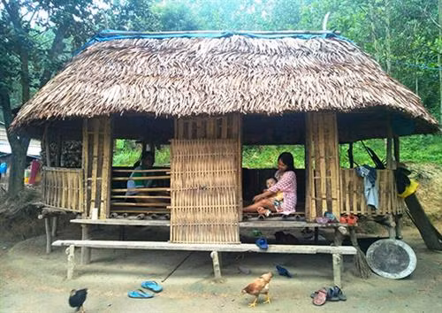 Ngôi moong luôn trở thành không gian sinh hoạt độc đáo của đồng bào vùng cao Nam Giang. Ảnh: ALĂNG NGƯỚC