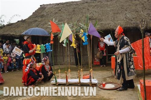 Tại không gian Làng văn hóa - Du lịch các dân tộc Việt Nam thường xuyên tái hiện các lễ hội độc đáo của đồng bào các dân tộc. Ảnh: Hoàng Tâm