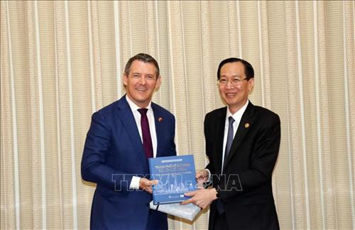 Ông Lê Thanh Liêm và ông Michael Gunne (trái) tại buổi tiếp. Ảnh: Xuân Khu-TTXVN