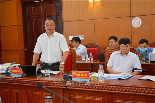 Ứng viên ứng tuyển chức danh Bí thư Huyện ủy Buôn Đôn trình bày chương trình hành động và trả lời chất vấn. Ảnh: Hoài Thu – TTXVN Ứng viên ứng tuyển chức danh Bí thư Huyện ủy Buôn Đôn trình bày chương trình hành động và trả lời chất vấn. Ảnh: Hoài Thu – TTXVN