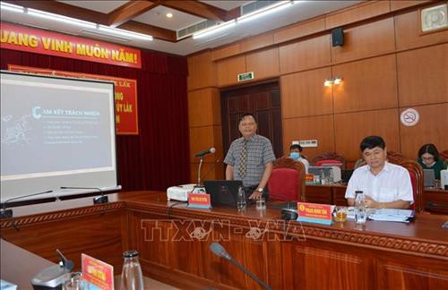 Ứng viên ứng tuyển chức danh Bí thư Huyện ủy Buôn Đôn trình bày chương trình hành động và trả lời chất vấn. Ảnh: Hoài Thu – TTXVN Ứng viên ứng tuyển chức danh Bí thư Huyện ủy Buôn Đôn trình bày chương trình hành động và trả lời chất vấn. Ảnh: Hoài Thu – TTXVN
