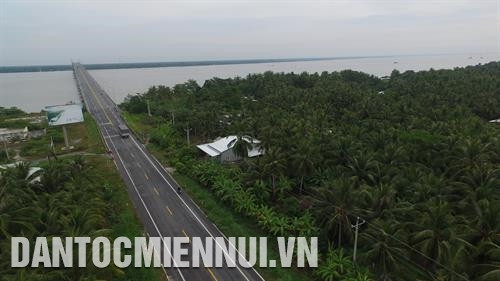 Xuôi về miền Tây, dọc quốc lộ 60, đi hết Bến Tre, qua cầu Cổ Chiên là địa phận tỉnh Trà Vinh, nơi số lượng người Khmer chiếm trên 30% so với dân số toàn tỉnh. Ảnh: An Hiếu - DTMN