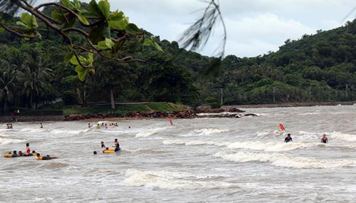 Bãi tắm biển Mũi Nai, thị xã Hà Tiên. Ảnh: Lê Sen - TTXVN Bãi tắm biển Mũi Nai, thị xã Hà Tiên. Ảnh: Lê Sen - TTXVN