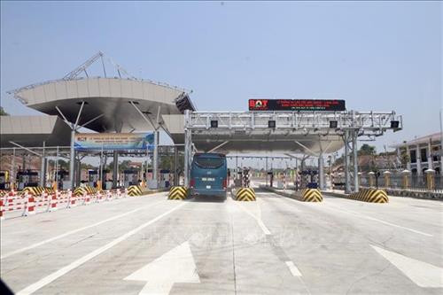 Trạm thu phí trên cao tốc Bắc Giang - Lạng Sơn. Ảnh: Minh Quyết - TTXVN Trạm thu phí trên cao tốc Bắc Giang - Lạng Sơn. Ảnh: Minh Quyết - TTXVN