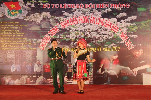 Một tiết mục văn nghệ biểu diễn tại chương trình. Ảnh: Diệp Anh- TTXVN