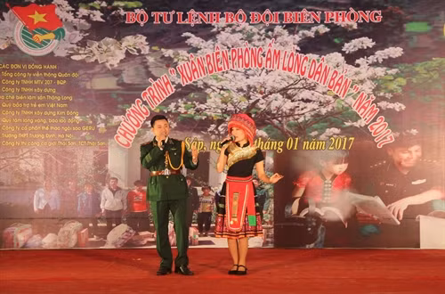 Một tiết mục văn nghệ biểu diễn tại chương trình. Ảnh: Diệp Anh- TTXVN