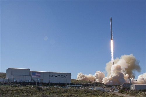 SpaceX phóng và thu hồi thành công tên lửa đẩy. EPA/TTXVN SpaceX phóng và thu hồi thành công tên lửa đẩy. EPA/TTXVN