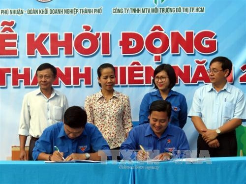 Ký kết chương trình phối hợp giữa Công ty TNHH MTV Môi Trường Đô Thị Thành phố Hồ Chí Minh và Đoàn khối Doanh nghiệp Thành phố. Ảnh: Hoàng Hải - TTXVN Ký kết chương trình phối hợp giữa Công ty TNHH MTV Môi Trường Đô Thị Thành phố Hồ Chí Minh và Đoàn khối Doanh nghiệp Thành phố. Ảnh: Hoàng Hải - TTXVN