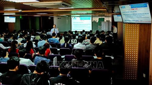 Quang cảnh chương trình hoạt động cộng đồng 2018: “Khởi nghiệp đổi mới sáng tạo trong kỷ nguyên số” tại Đại học Hoa Sen. Ảnh: Thế Anh-TTXVN Quang cảnh chương trình hoạt động cộng đồng 2018: “Khởi nghiệp đổi mới sáng tạo trong kỷ nguyên số” tại Đại học Hoa Sen. Ảnh: Thế Anh-TTXVN