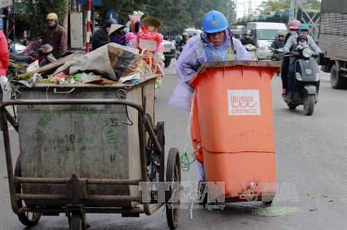 Người lao động Hà Nội trong đợt giá rét kỷ lục của mùa đông ảnh 1