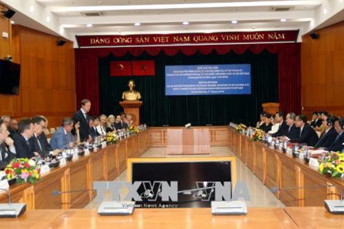 Trưởng Phái đoàn EU, ông Bruno Angelet phát biểu tại buổi gặp gỡ với Bí thư Thành ủy Thành phố Hồ Chí Minh. Ảnh: Thanh Vũ - TTXVN