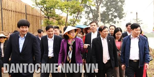 Phó Bí thư Thường trực Thành ủy Hà Nội Ngô Thị Thanh Hằng đi kiểm tra thực tế công tác xây dựng nông thôn mới trên địa bàn huyện Ứng Hòa. Phó Bí thư Thường trực Thành ủy Hà Nội Ngô Thị Thanh Hằng đi kiểm tra thực tế công tác xây dựng nông thôn mới trên địa bàn huyện Ứng Hòa.