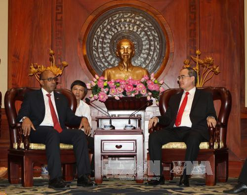 Bí thư Thành ủy Thành phố Hồ Chí Minh Nguyễn Thiện Nhân tiếp Đại sứ Đặc mệnh toàn quyền Cộng hoà Cuba tại Việt Nam Herminio Lopez Diaz đến chào nhân kết thúc nhiệm kỳ công tác tại Việt Nam. Ảnh: Thanh Vũ - TTXVN Bí thư Thành ủy Thành phố Hồ Chí Minh Nguyễn Thiện Nhân tiếp Đại sứ Đặc mệnh toàn quyền Cộng hoà Cuba tại Việt Nam Herminio Lopez Diaz đến chào nhân kết thúc nhiệm kỳ công tác tại Việt Nam. Ảnh: Thanh Vũ - TTXVN