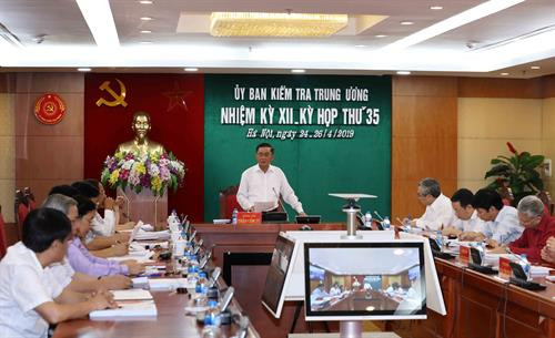 Đồng chí Trần Cẩm Tú, Bí thư Trung ương Đảng, Chủ nhiệm Ủy ban Kiểm tra Trung ương chủ trì kỳ họp. Ảnh: Phương Hoa - TTXVN Đồng chí Trần Cẩm Tú, Bí thư Trung ương Đảng, Chủ nhiệm Ủy ban Kiểm tra Trung ương chủ trì kỳ họp. Ảnh: Phương Hoa - TTXVN