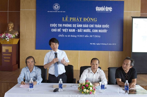 Ban tổ chức giới thiệu cuộc thi phóng sự ảnh Báo chí toàn quốc chủ đề "Việt Nam - Đất nước, con người". Ảnh: Minh Đức – TTXVN Ban tổ chức giới thiệu cuộc thi phóng sự ảnh Báo chí toàn quốc chủ đề "Việt Nam - Đất nước, con người". Ảnh: Minh Đức – TTXVN