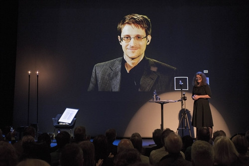 Bức ảnh Edward Snowden tại lễ trao giải Bjornso. AFP/TTXVN