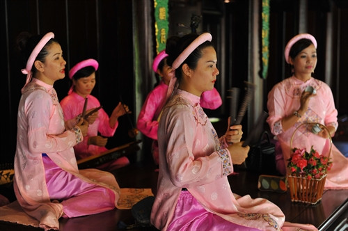 Nhã nhạc cung đình Huế được UNESCO công nhận là Kiệt tác truyền khẩu và phi vật thể nhân loại vào năm 2003 Nhã nhạc cung đình Huế được UNESCO công nhận là Kiệt tác truyền khẩu và phi vật thể nhân loại vào năm 2003