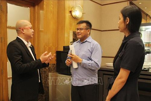 Các doanh nghiệp trao đổi bên lề hội nghị. Ảnh: Xuân Anh – TTXVN Các doanh nghiệp trao đổi bên lề hội nghị. Ảnh: Xuân Anh – TTXVN