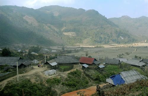 Một góc thung lũng Thèn Pả (xã Sa Lông, huyện Mường Chà, tỉnh Điện Biên) nơi cộng đồng người Xạ Phang đang sinh sống. Ảnh: Xuân Tiến - TTXVN Một góc thung lũng Thèn Pả (xã Sa Lông, huyện Mường Chà, tỉnh Điện Biên) nơi cộng đồng người Xạ Phang đang sinh sống. Ảnh: Xuân Tiến - TTXVN