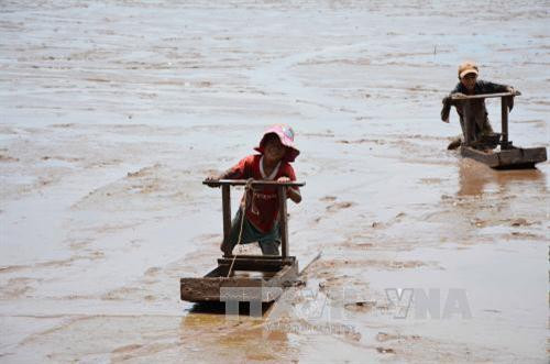 Nghề “trượt mong” ở Trần Đề ảnh 1 Nghề “trượt mong” ở Trần Đề ảnh 1