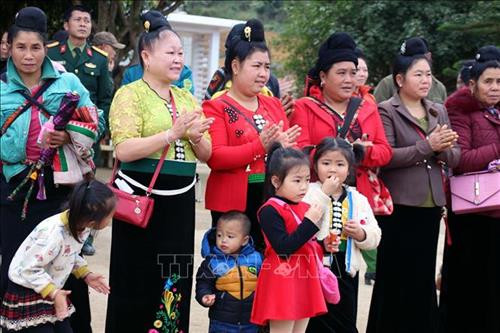 Chương trình thu hút rút đông sự tham gia của bà con, nhân dân trên địa bàn xã. Ảnh: Diệp Anh – TTXVN Chương trình thu hút rút đông sự tham gia của bà con, nhân dân trên địa bàn xã. Ảnh: Diệp Anh – TTXVN