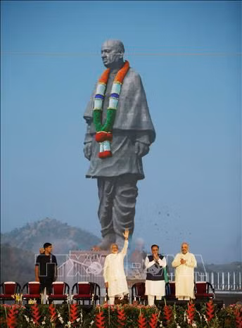 Lễ khánh thành bức tượng Sardar Vallabhbhai Patel tại làng Kevadiya, quận Narmada, bang Gujarat, Ấn Độ ngày 31/10/2018. Ảnh: AFP/ TTXVN