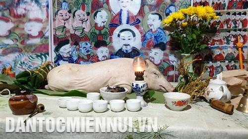 Lễ vật trong nghi lễ cúng Bàn Vương. Ảnh: Hoàng Hải Lễ vật trong nghi lễ cúng Bàn Vương. Ảnh: Hoàng Hải