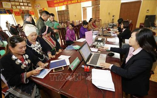 Hơn 19 ngàn lượt hộ nghèo, gia đình chính sách ở Tuyên Quang được vay vốn tín dụng ưu đãi. Ảnh: Trần Quốc Việt - TTXVN Hơn 19 ngàn lượt hộ nghèo, gia đình chính sách ở Tuyên Quang được vay vốn tín dụng ưu đãi. Ảnh: Trần Quốc Việt - TTXVN