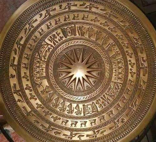 Trống đồng Đông Sơn với những hoa văn, họa tiết xưa là sản phẩm truyền thống của làn nghề đúc đồng Trà Đông. Ảnh:baothanhhoa.com.vn